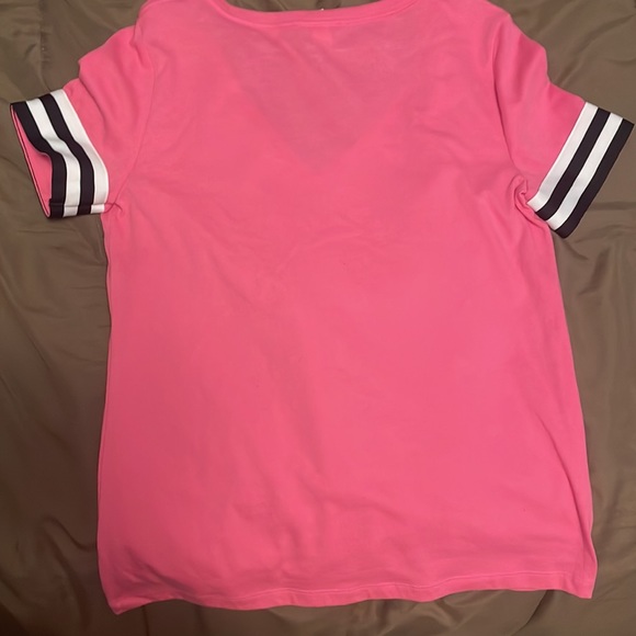 This is a never warn vs pink tee shirt. Brand new size small - Picture 4 of 4